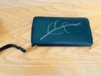 Wallet with leaf print