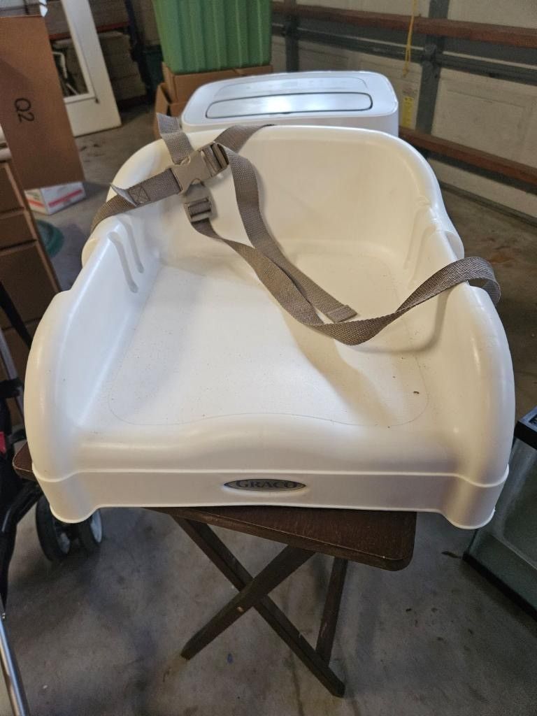 Like New BOOSTER CHILDRENS SEAT