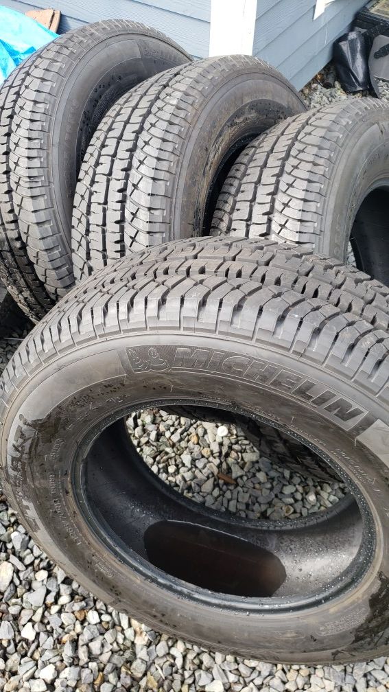 Like new 4 tires Michelin lt265/70r18 load range e for Sale in Seattle