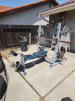 Nautilus bench/squat rack with bars and plates