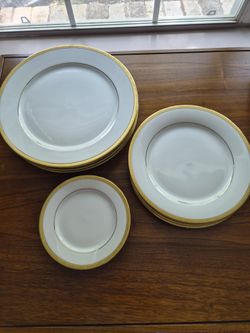 Fine China Dinner Set 4 place set