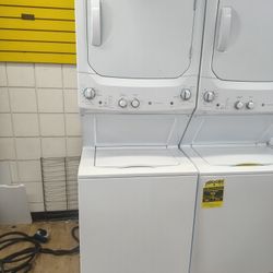 Stackable 220v Electric  Washer  Dryer Super Capacity In Excellent Working Condition 
