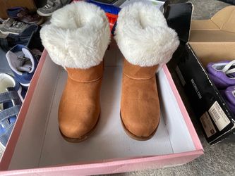 Tan Suede Winter Boots with Faux Fur Cuff