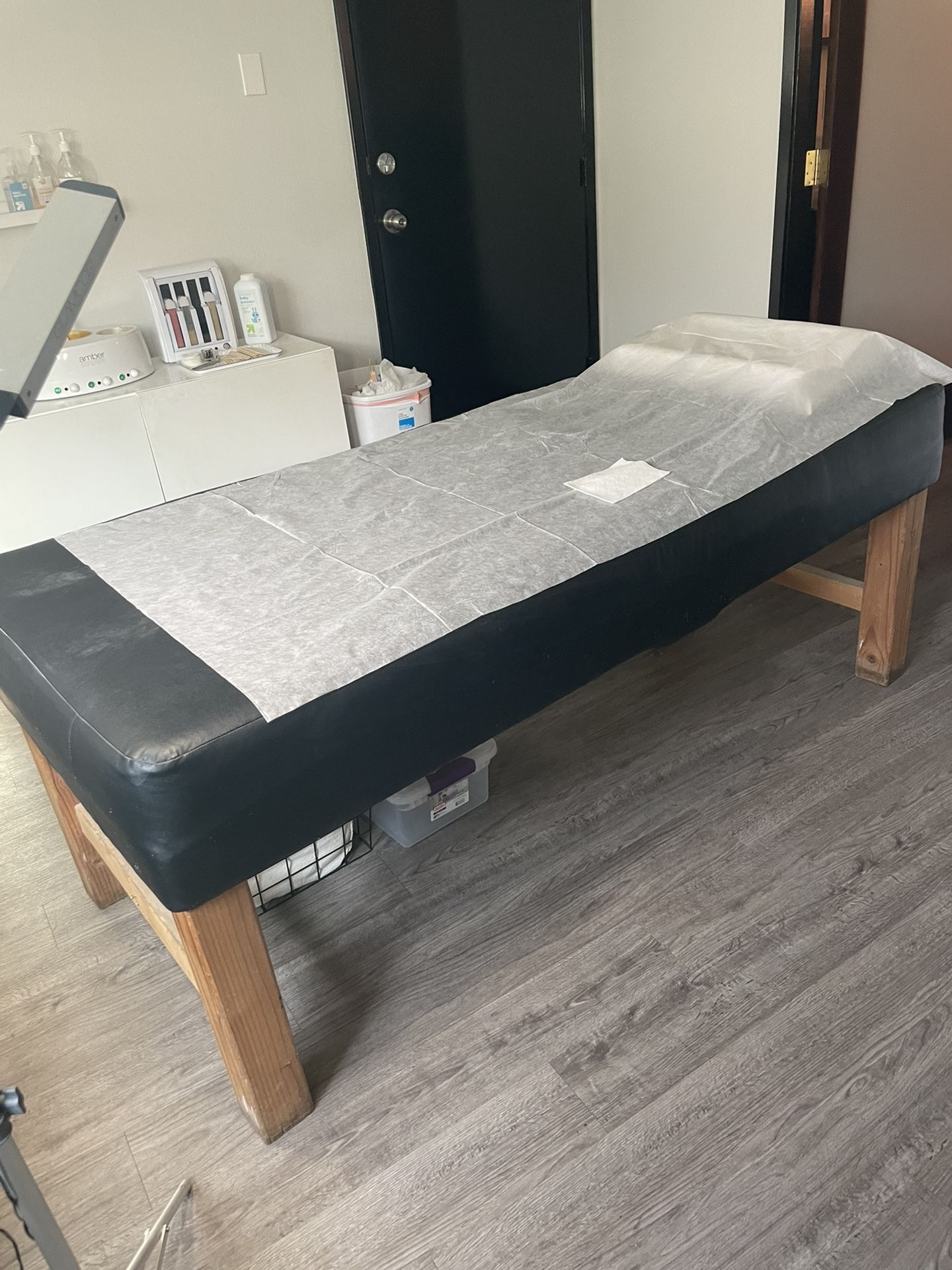 Esthetician Bed For Lashes/Waxing/facials