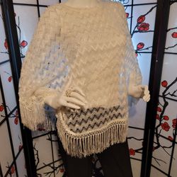 PRE LOVED "LAUREN MICHELLE" LACY FRINGE PONCHO STYLE TOP WITH TANK TOP UNDERSHIRT/SIZE SMALL 