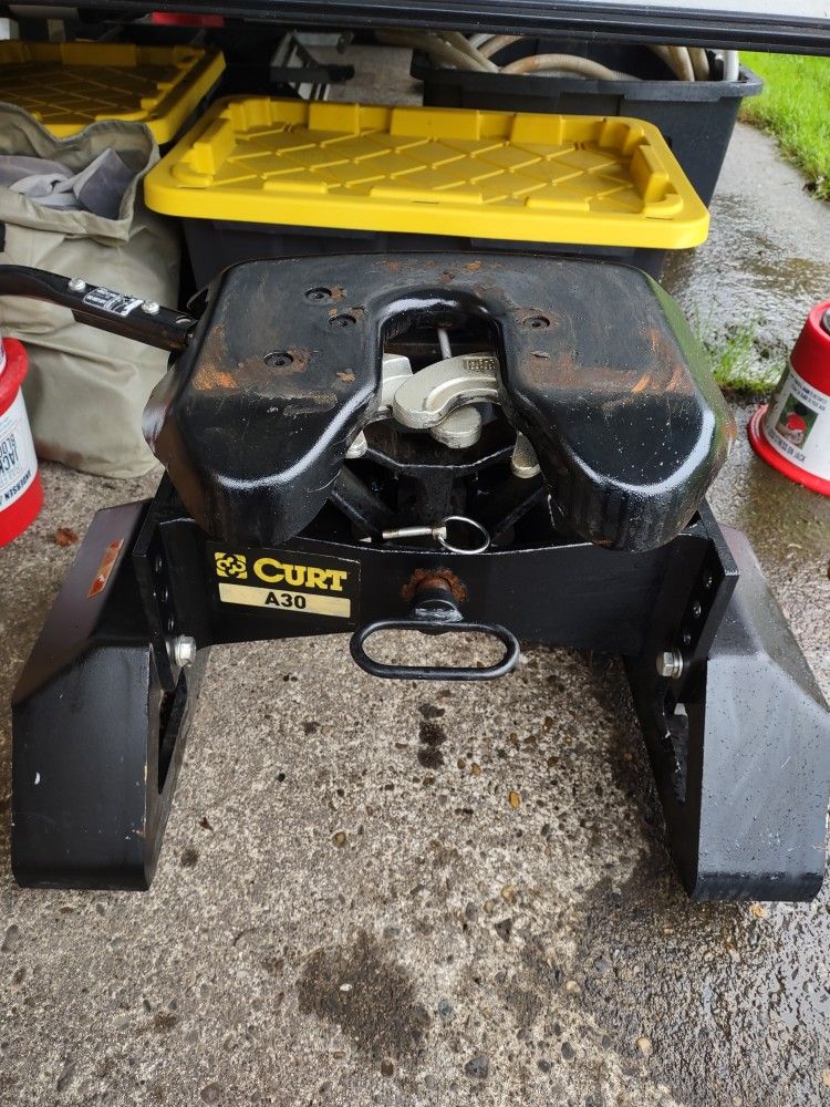 Curt Fifth Wheel Hitch A30 GMC