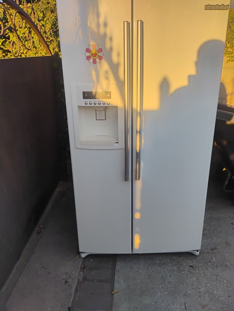 LG 2 Door Refrigerator Excellent Shape