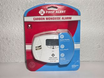 First Alert - Carbon Monoxide Alarm - C0615-3 - Plug In- Battery Backup