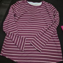 Girls T-Shirt   Zise 10-12    New