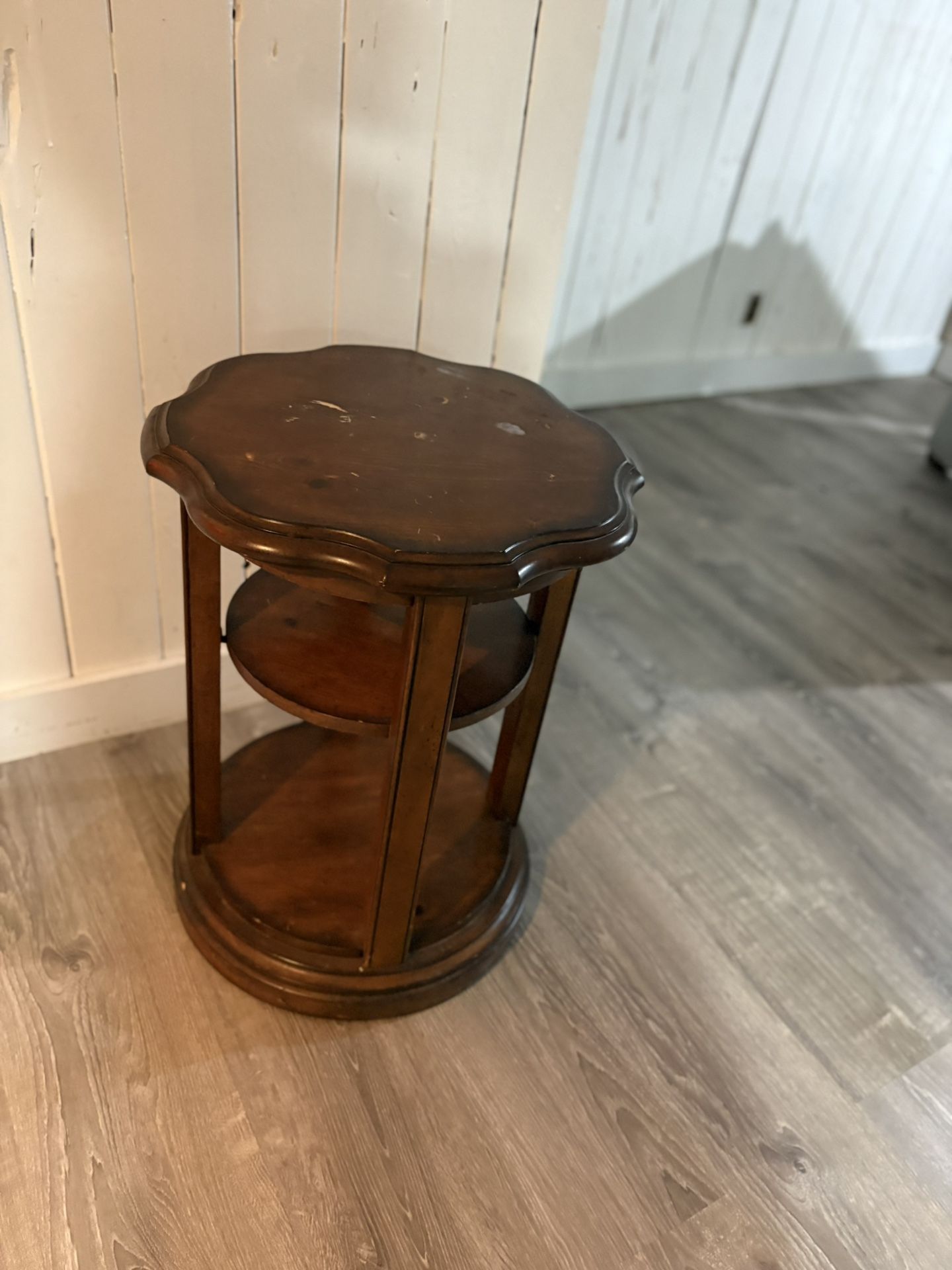 Round Wood Accent Table w/ Lower Shelf – 21”