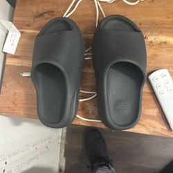 Yeezy Slides 