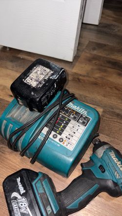 Makita Impact drill  with 3 batteries and charger