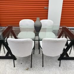 Dining room table / comedor de vidrio con base de Madera con 4 sillas de peluche