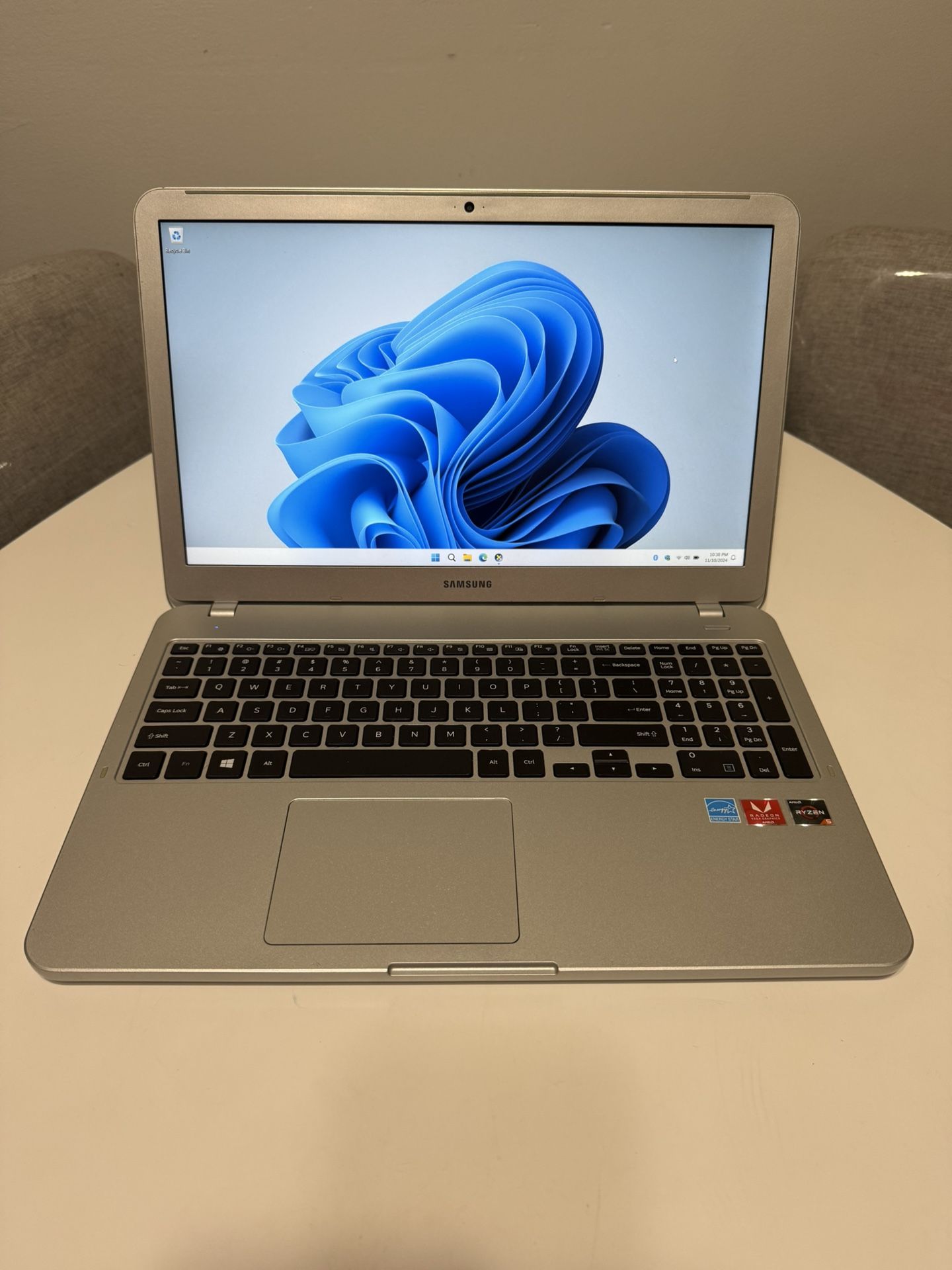 Ryzen 5 / 12GB Samsung Laptop