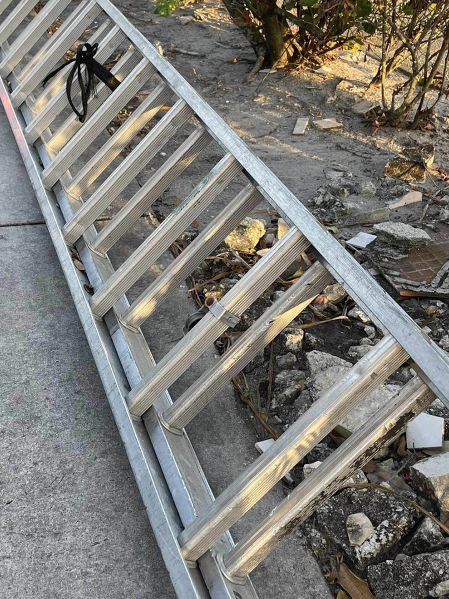 32 Feet Ladder for Sale in West Palm Beach, FL - OfferUp