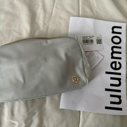 Lululemon Everywhere Belt Bag 1L Vapor Gold White Gold Strap NWT for Sale  in Delray Beach, FL - OfferUp