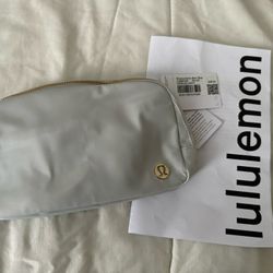 Lululemon Everywhere Belt Bag 1L Vapor Gold White Gold Strap NWT 