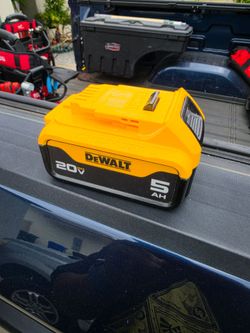 DeWalt DCB205 5AH Battery Pack