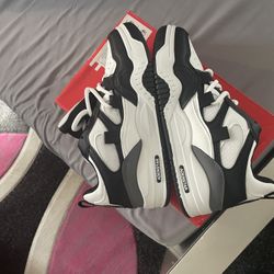 Mens Size 8.5 Skateboard Sneaker 50$