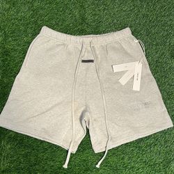 Fear of God Essentials Shorts – Heather Stone – Size L – New