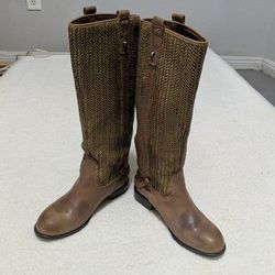 Size 7 Boots With Straw Upper