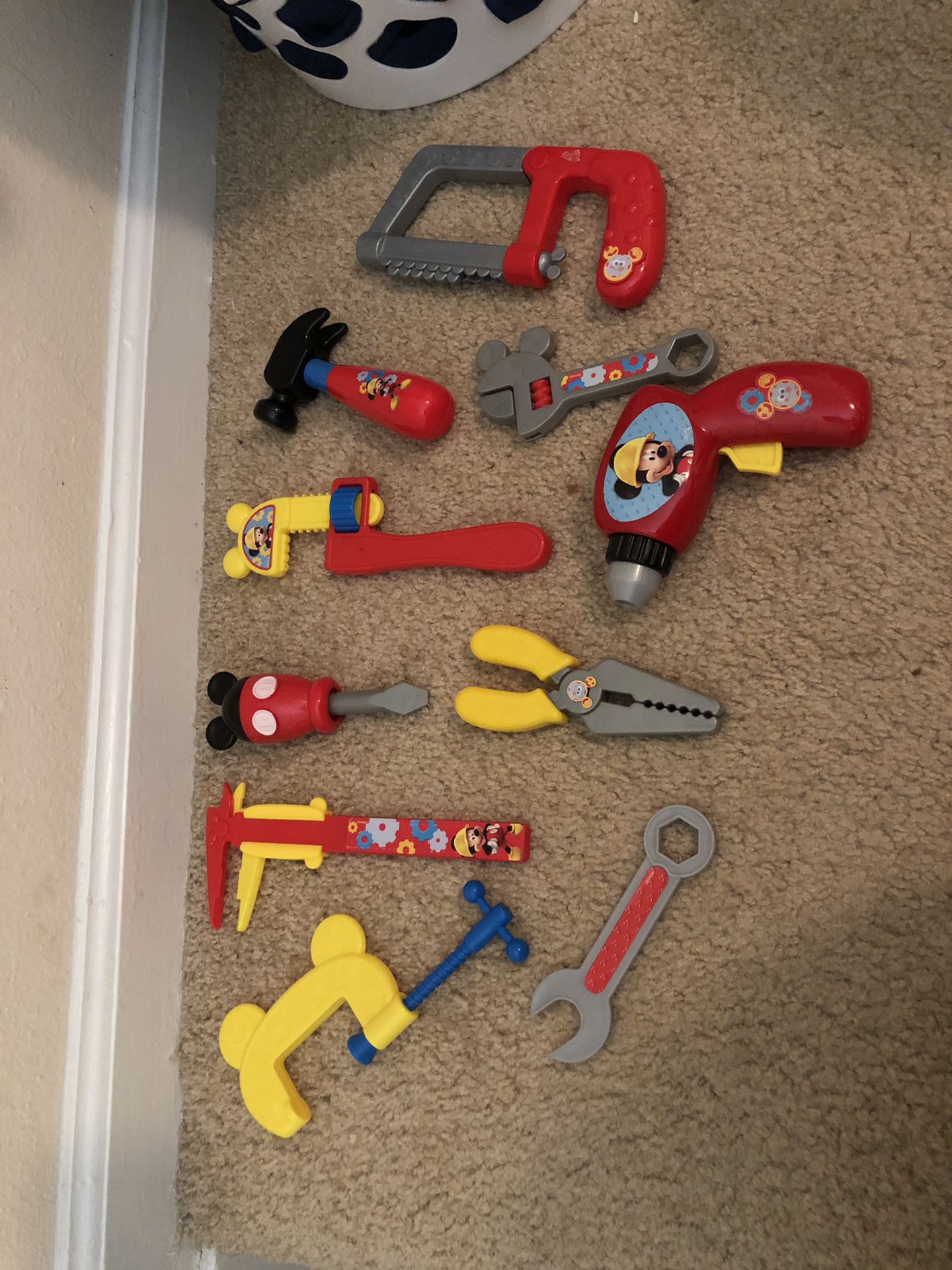 Mickey Mouse tool set