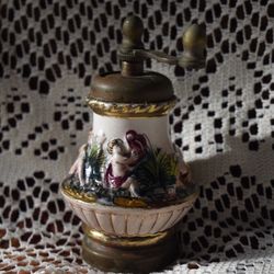 Decorative Vintage Pepper Grinder 