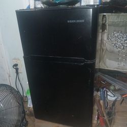 Black And Decker Mini Fridge 