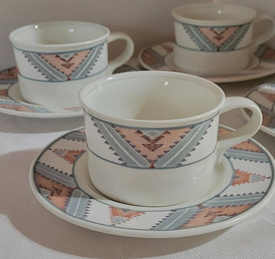 Mikasa Intaglio Santa Fe, Set Of Four Cups And Saucers