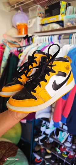 Nike Air Jordan 1 Mid "Taxi" sneakers size 1 Youth