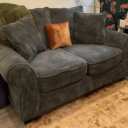 Bob’s Trevor Loveseat, Gray 72”