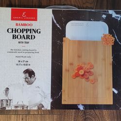 Chopping board with tray