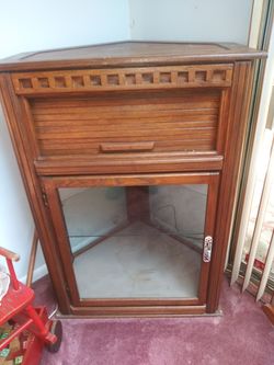Vintage Corner Curio