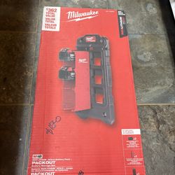 Milwaukee New Storage Pack Out And 2 Batteries 5ah m18