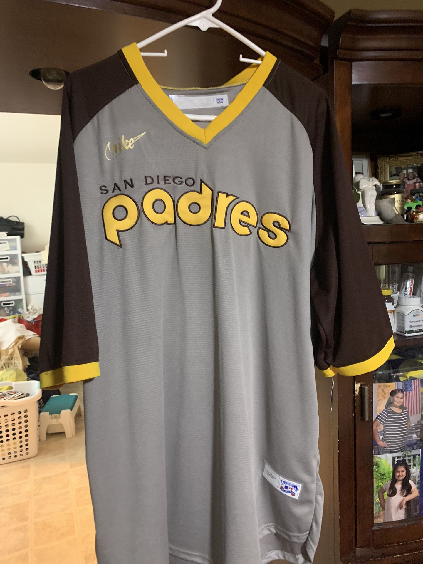 Nike Cooperstown Collection San Diego Padres Tony Gwynn Pullover Jersey for  Sale in Fontana, CA - OfferUp