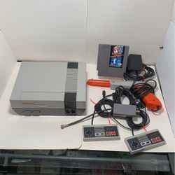 NES Nintendo Console With Game And 1985 Nintendo Zapper