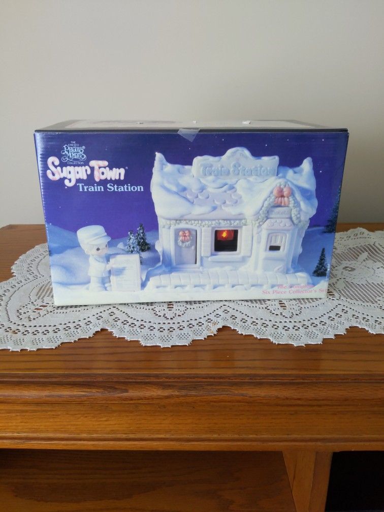 Precious Moments Sugar Town Train Station