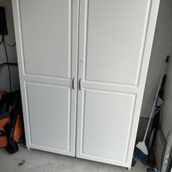 Free storage cabinet 
