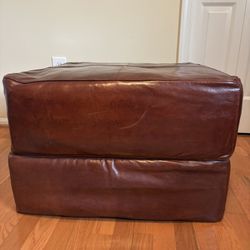 MOVING DEAL! Pair of Leather Ottomans $200 Or Best Offer (Need to go ASAP) 2 pieces of Leather Otto