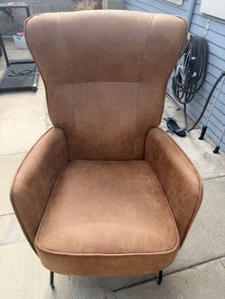 Cozy MCM Chair for Sale!