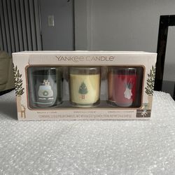 Yankee Candle Holiday Collection Pillar Candles for Sale in Pembroke Pines,  FL - OfferUp