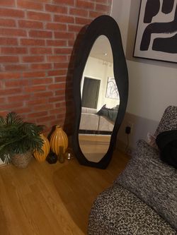 Wavy black mirror