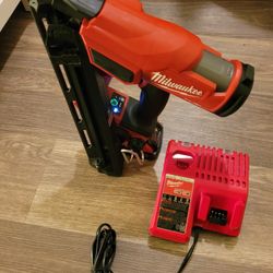 Finish Nailer 18v  Fuel 2/12
