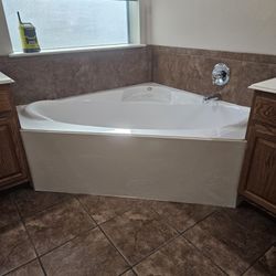 Corner Fiberglass Bathtub 
