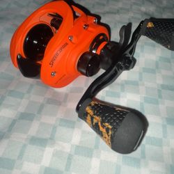 Lews bait casting reel