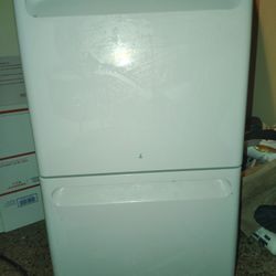 2 Drawer File cabinet