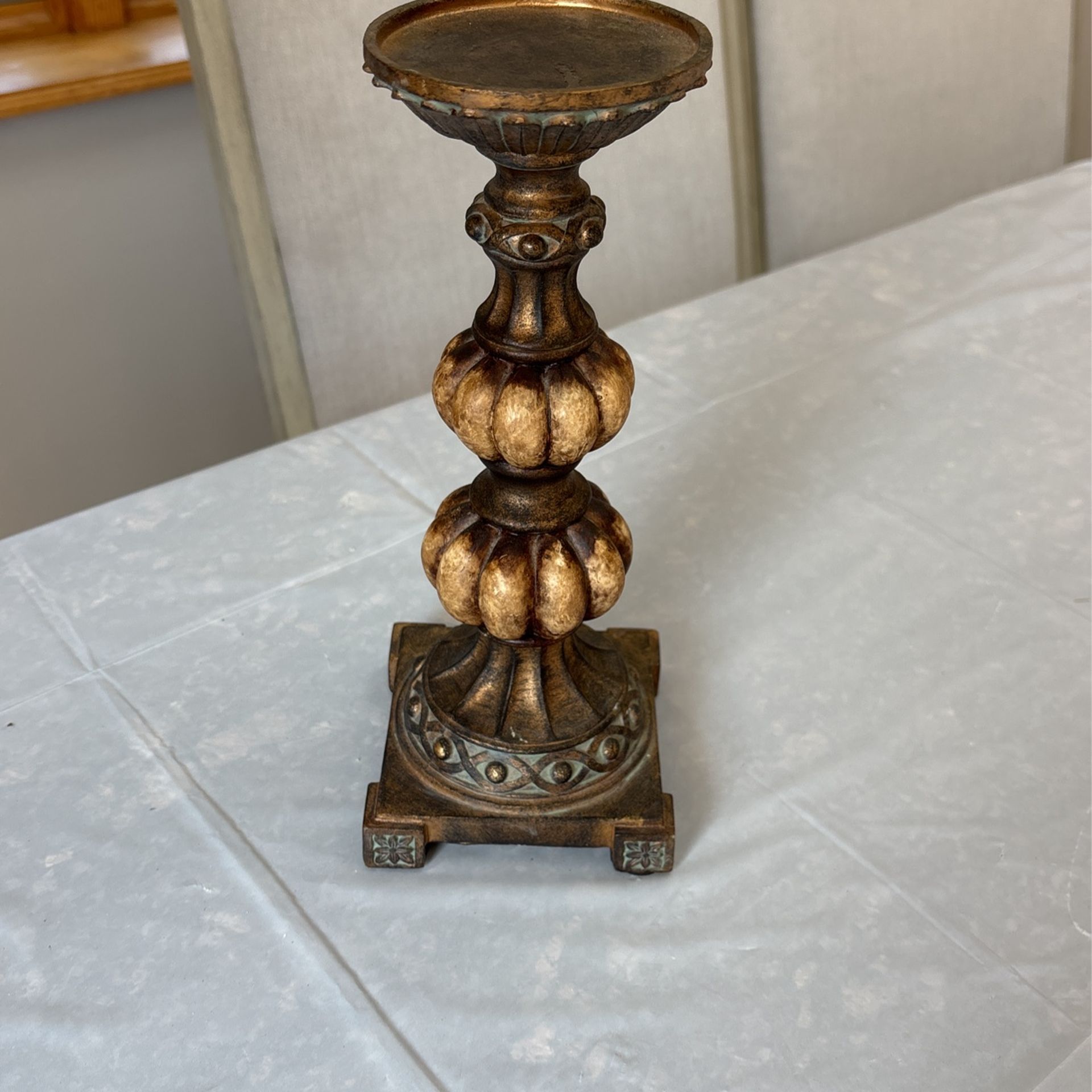 Candleholder pillar
