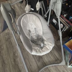 Graco “Slim Spaces” Compact Baby Swing