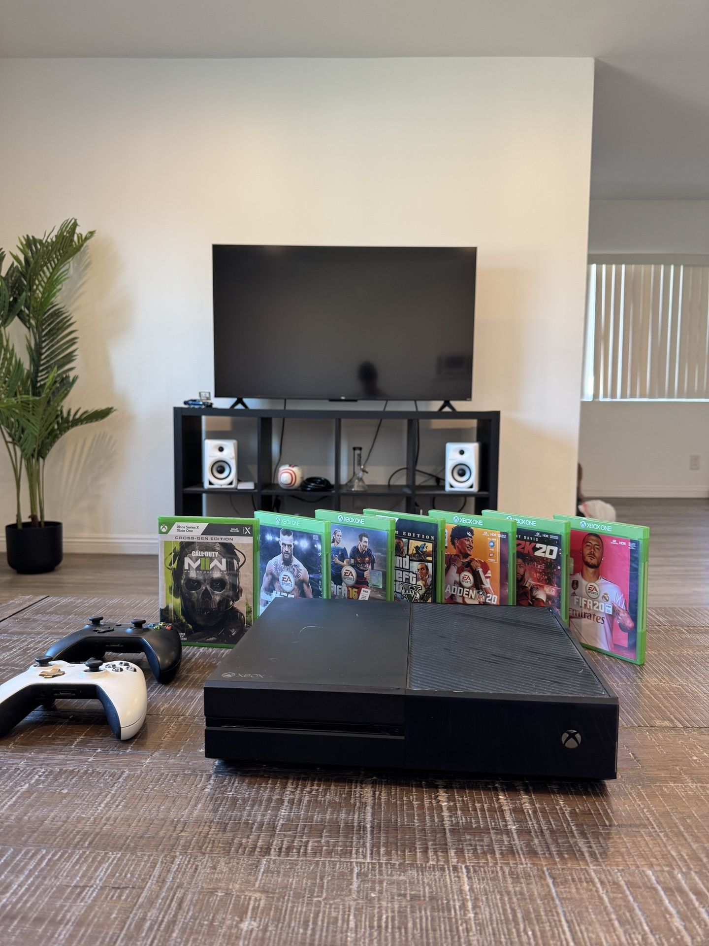 XBox One W/ 2 Controllers & Games Included