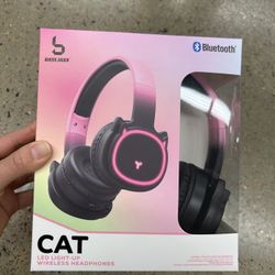 NWT Cat LED light up wireless Bluetooth headphones